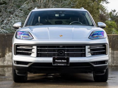 Certified 2025 Porsche Cayenne image 8
