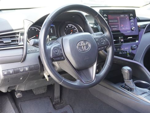 Used 2024 Toyota Camry SE image 3