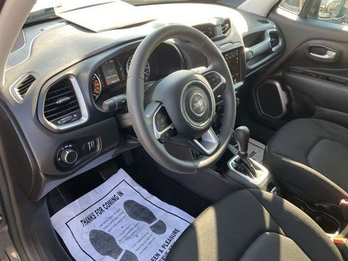 Certified 2023 Jeep Renegade Latitude image 10