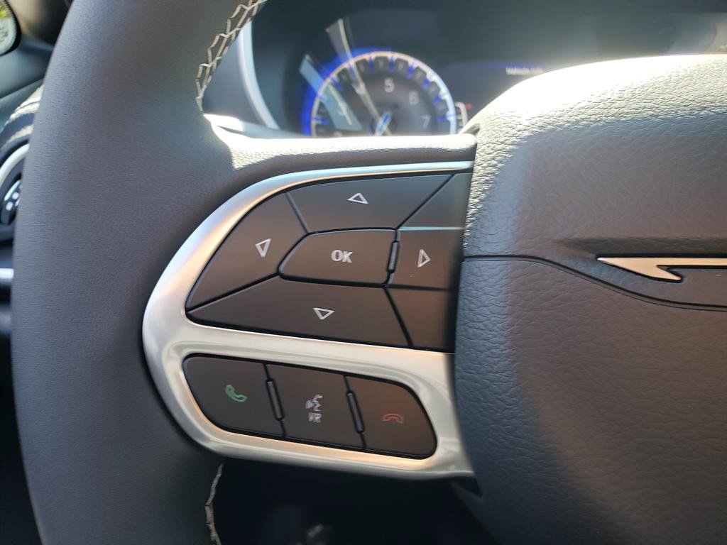 New 2027 Chrysler Pacifica Select FWD image 11