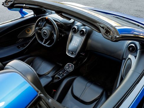 Used 2020 McLaren 600LT Spider image 24