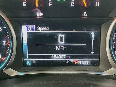 Used 2017 Chevrolet Malibu LT w/ Leather Package FWD image 9