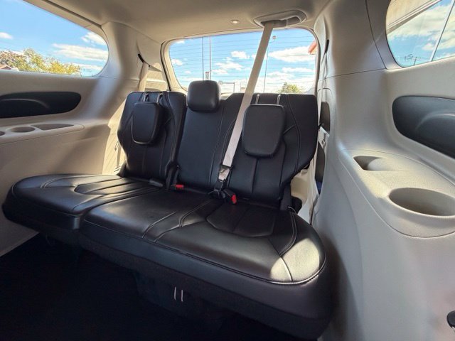 Used 2023 Chrysler Pacifica Touring-L FWD image 15
