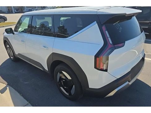 Used 2024 Kia EV9 Light Long Range RWD image 4