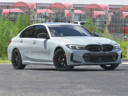 Used 2024 BMW 330i Sedan w/ M Sport Package RWD image 2