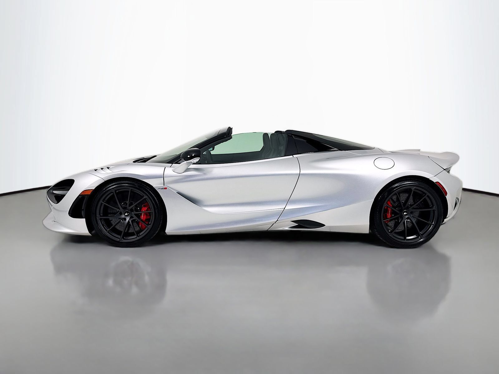 Used 2026 McLaren 750S Spider RWD image 4