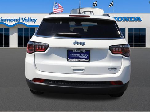 Used 2022 Jeep Compass Latitude FWD image 5