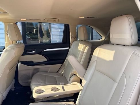Used 2015 Toyota Highlander XLE AWD/4WD image 18