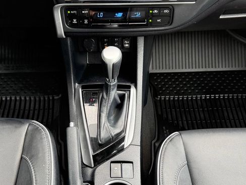 Used 2018 Toyota Corolla XLE FWD image 21