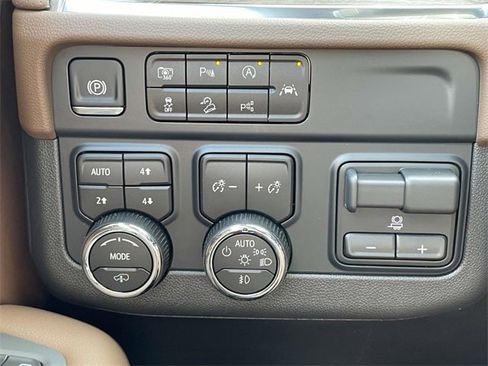 New 2026 Chevrolet Suburban High Country image 17