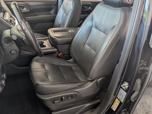 Used 2021 Chevrolet Suburban RST w/ Luxury Package RWD image 17