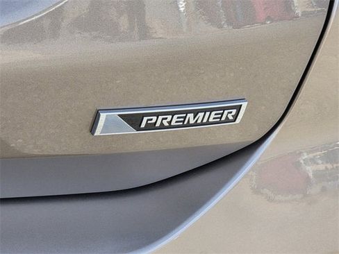 Used 2018 Chevrolet Equinox Premier image 8