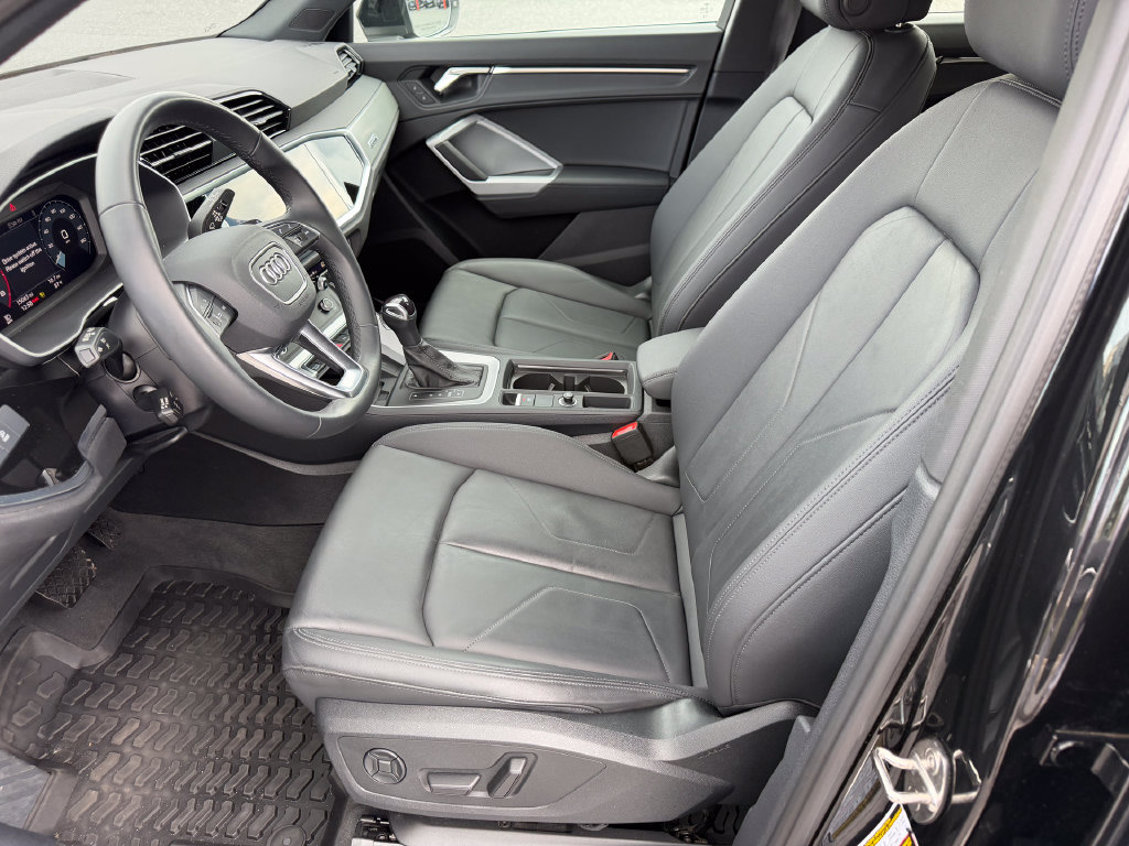 Certified 2024 Audi Q3 2.0T Premium AWD/4WD image 3