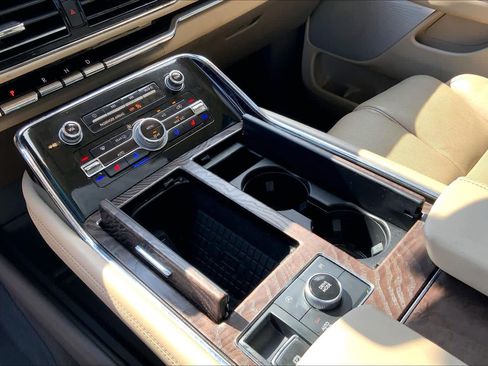 Used 2022 Lincoln Navigator Reserve AWD/4WD image 17
