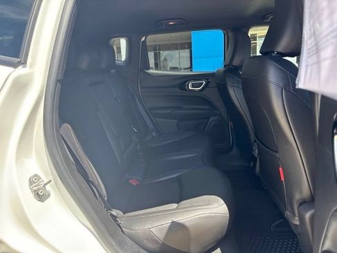 Used 2025 Jeep Compass Trailhawk AWD/4WD image 18