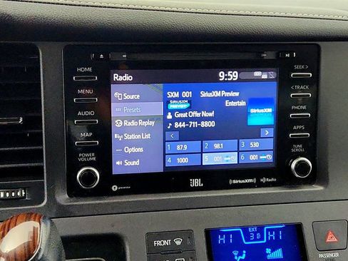 Used 2020 Toyota Sienna Limited Premium image 19