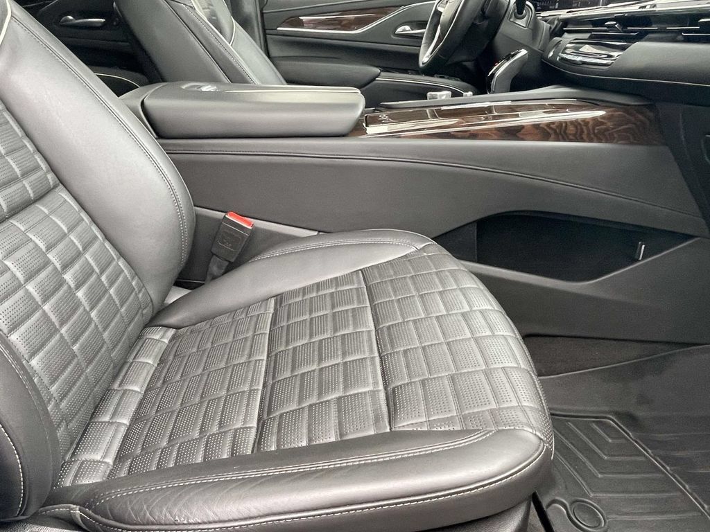 Used 2022 Cadillac Escalade Sport Platinum w/ LPO, ONYX Package AWD/4WD image 16