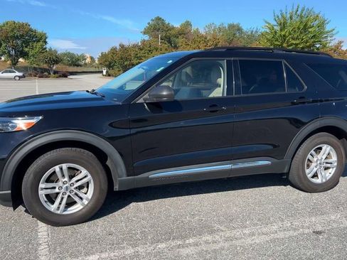 Used 2022 Ford Explorer XLT w/ Equipment Group 202A image 32