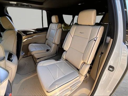 Used 2023 Cadillac Escalade ESV Premium Luxury w/ Performance Package AWD/4WD image 16
