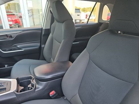 Certified 2021 Toyota RAV4 LE FWD image 9