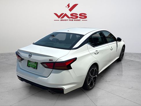 Used 2024 Nissan Altima 2.5 SR FWD image 5