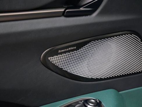 Used 2025 Aston Martin V8 Vantage Coupe RWD image 21