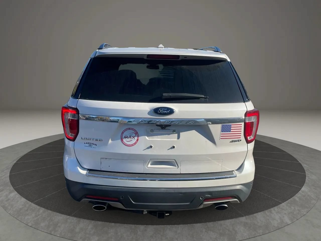 Used 2018 Ford Explorer Limited w/ Equipment Group 301A AWD/4WD image 3