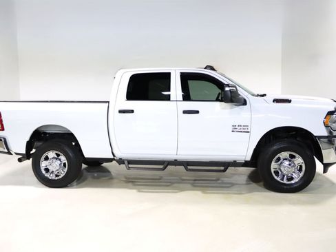 Used 2024 RAM 2500 Tradesman w/ Chrome Appearance Group AWD/4WD image 5