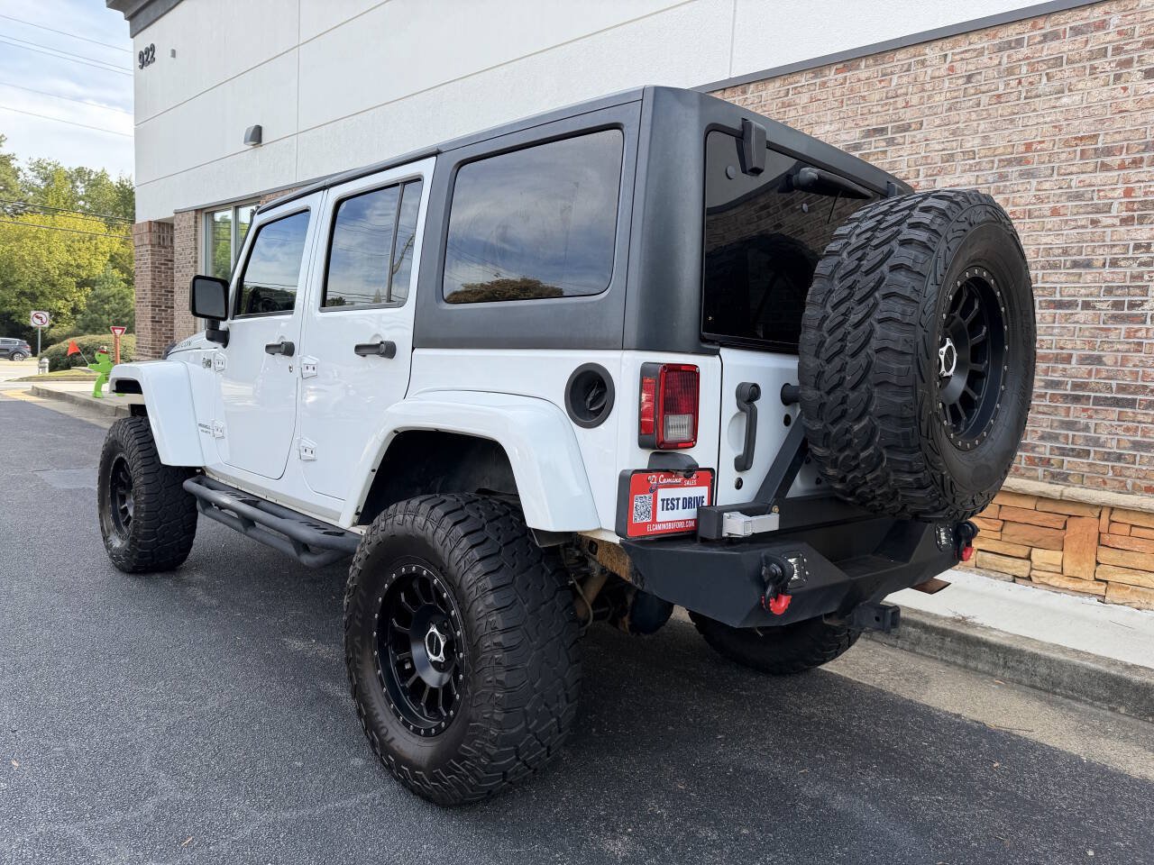 Used 2017 Jeep Wrangler Unlimited Rubicon w/ Connectivity Group AWD/4WD image 3