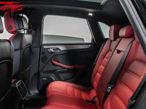 Used 2020 Porsche Macan Turbo image 48