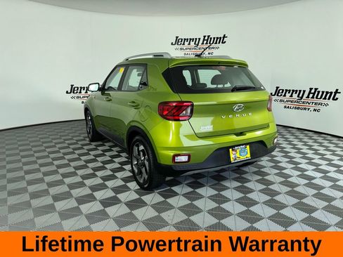 Used 2024 Hyundai Venue SEL image 9