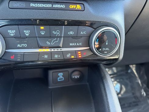 Used 2022 Ford Escape SE w/ SE Sport Appearance Package image 22