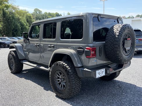 Used 2022 Jeep Wrangler Unlimited Sahara w/ Cold Weather Group AWD/4WD image 5