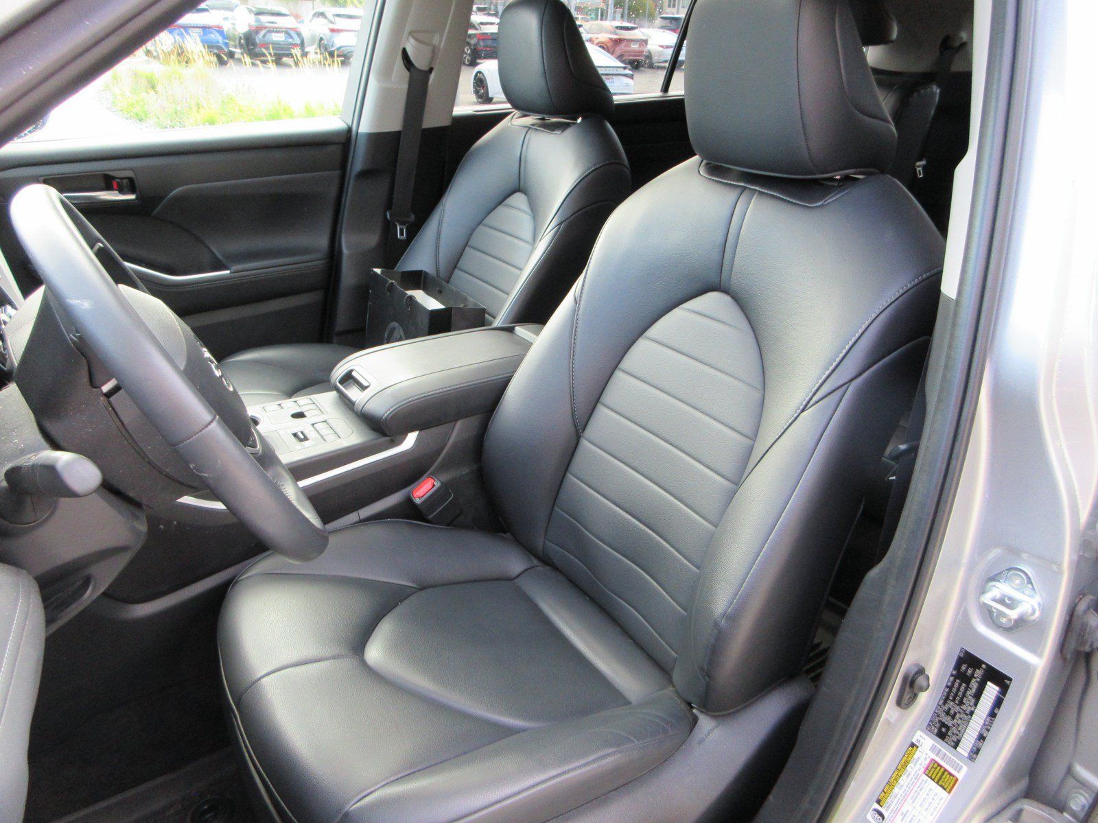 Used 2024 Toyota Highlander XLE AWD/4WD image 21