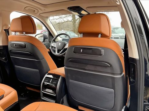 Used 2025 BMW X7 xDrive40i w/ Premium Package image 21