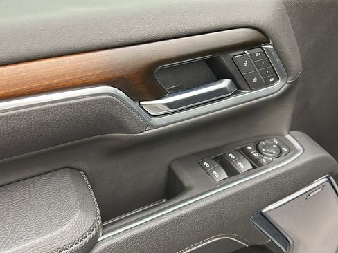 Used 2025 GMC Sierra 3500 Denali image 33