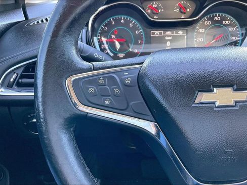 Used 2017 Chevrolet Cruze Premier image 18