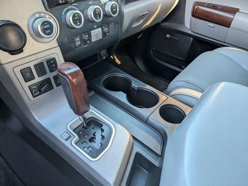 Used 2014 Toyota Sequoia Platinum image 22