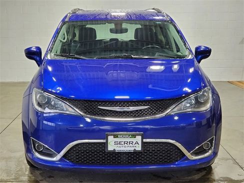 Used 2018 Chrysler Pacifica Touring-L image 7
