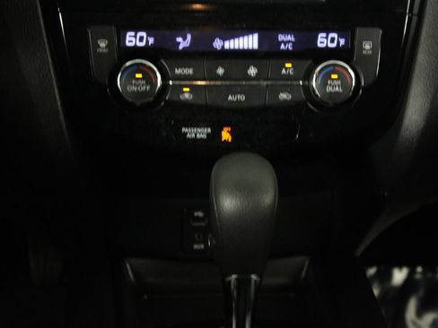 Used 2015 Nissan Rogue SV FWD image 21