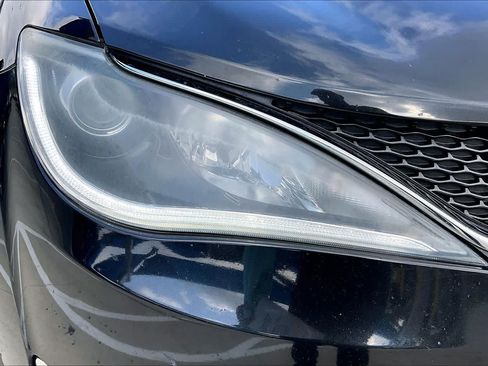 Used 2019 Chrysler Pacifica Limited FWD image 27