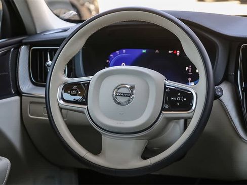 Used 2024 Volvo XC60 B5 Ultimate image 15