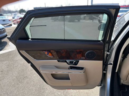 Used 2016 Jaguar XJ L Portfolio image 19