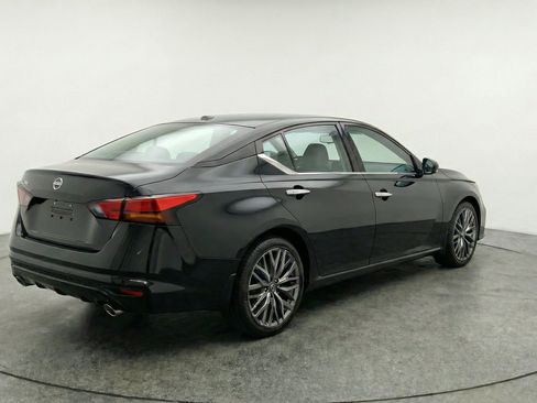 Used 2025 Nissan Altima 2.5 SV FWD image 9