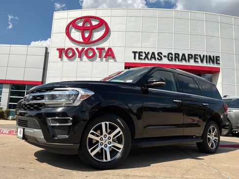 Used 2024 Ford Expedition Limited AWD/4WD image 2