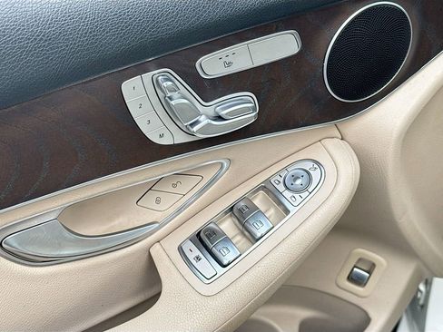 Used 2019 Mercedes-Benz GLC 300 GLC 300 w/ Premium Package image 18