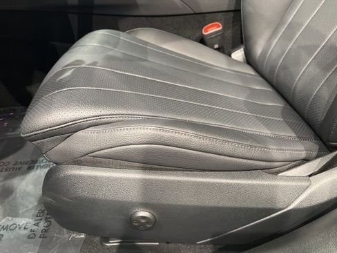 Used 2025 Mercedes-Benz E 350 4MATIC Sedan image 22