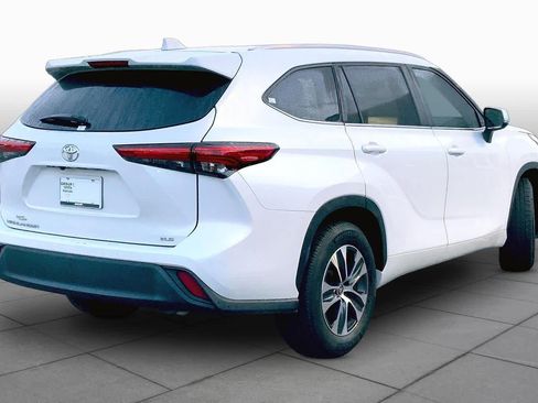 Used 2023 Toyota Highlander XLE FWD image 12