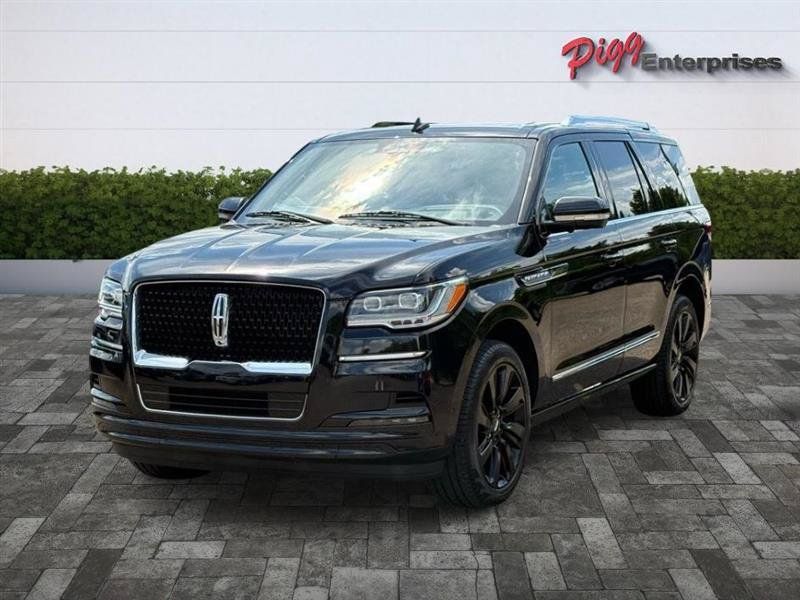 Used 2022 Lincoln Navigator Reserve AWD/4WD image 4