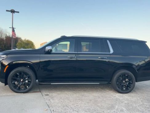 New 2026 Chevrolet Suburban Premier image 5